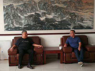 區(qū)領(lǐng)導(dǎo)慰問(wèn)省勞模山東宏康機(jī)床康鳳明20190928.jpg 區(qū)領(lǐng)導(dǎo)慰問(wèn)省勞模山東宏康機(jī)床康鳳明20190928.jpg