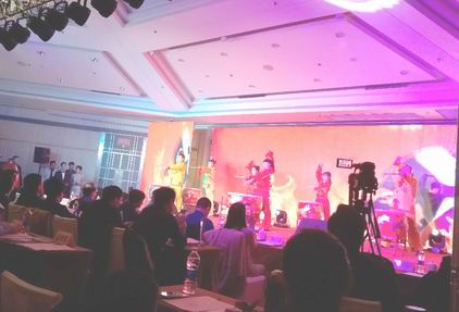 山東宏康機(jī)床2018年會(huì)演出.jpg 山東宏康機(jī)床2018年會(huì)演出.jpg